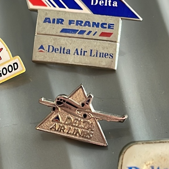 Vintage, delta airlines, collectible pins - Picture 5 of 11